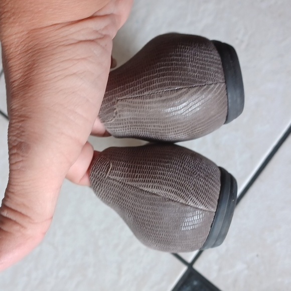 Earthies Size 7B EUC Taupe & Brown, don't fit like narrow shoes - Picture 3 of 5